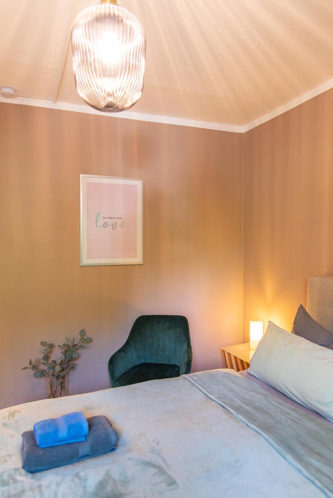Stylisches Apartment mit Balkon / Netflix / WIFI Chemnitz Exterior foto